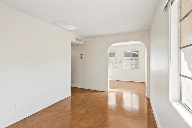 Building Photo - 2604 N Martin Ave