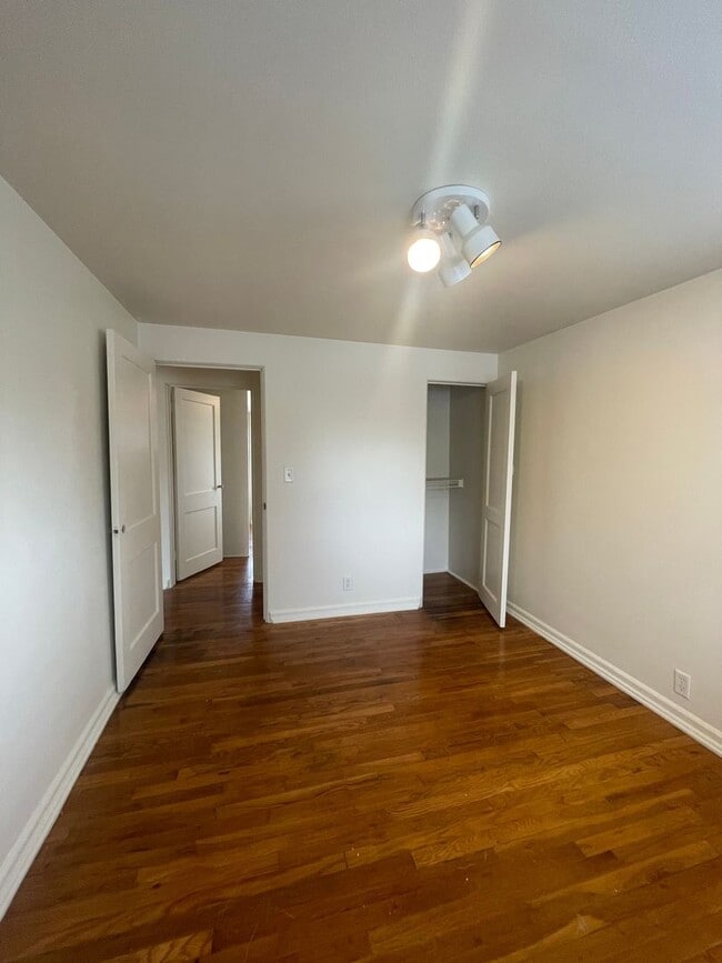 Building Photo - 1127 W Mulberry St