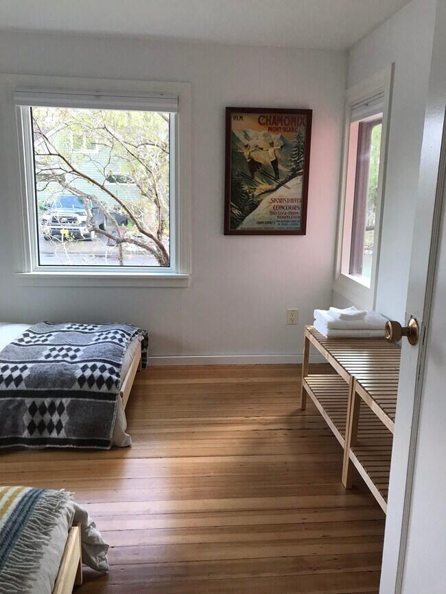 Building Photo - 2215 Dahl Ln