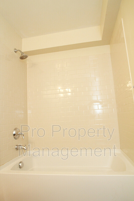Building Photo - 109 Forest St