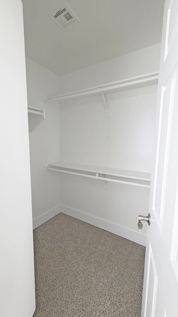 Building Photo - Upgraded 4 Bedroom 2 Bath in Grayson Square!