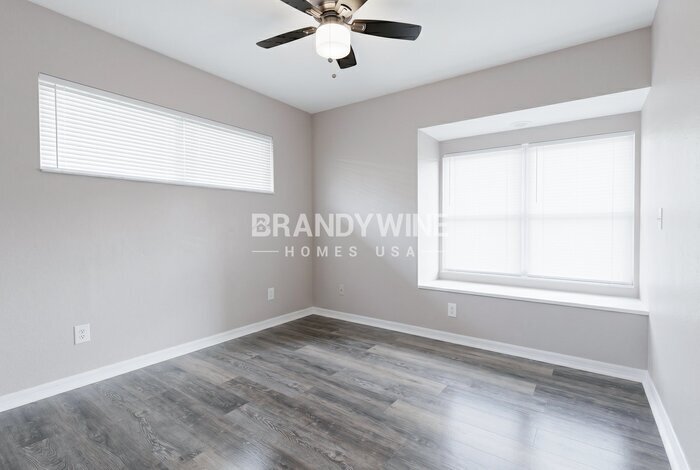 Building Photo - 2406 S Lake Ave