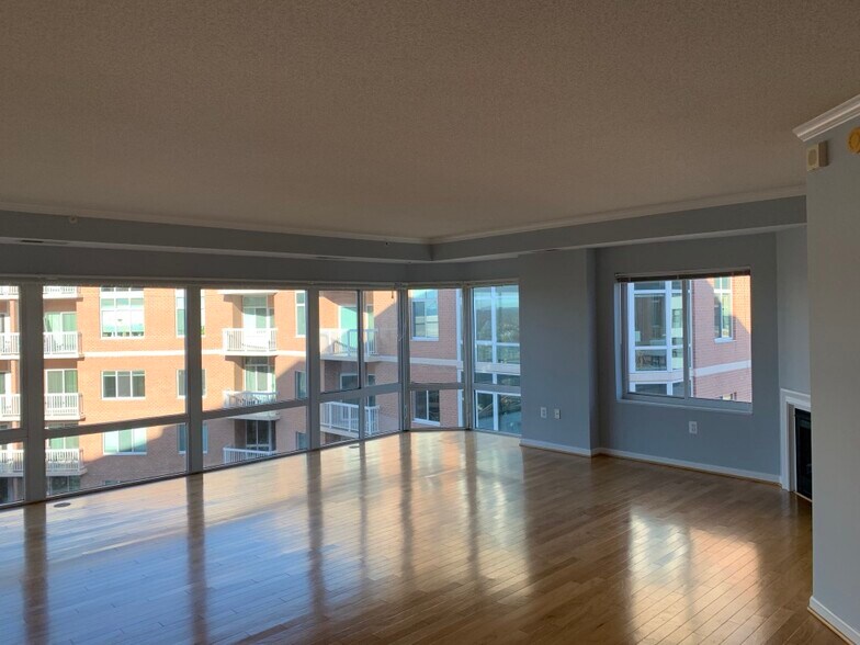 Building Photo - 3101 N Hampton Dr