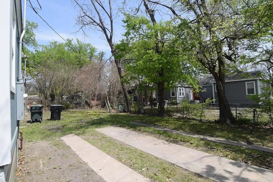 Building Photo - 1319 S 5th St