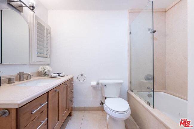 Building Photo - 2559 Hutton Dr