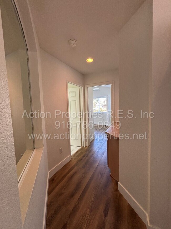 Building Photo - 6000 Buggy Whip Ln
