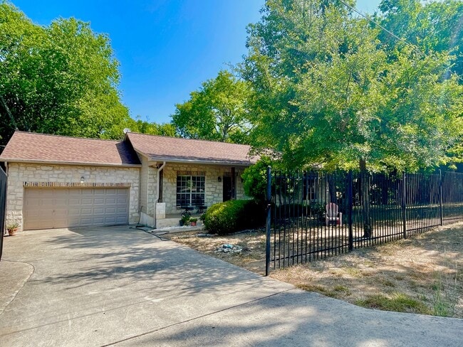 Building Photo - 104 Bermuda Dr