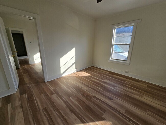 Building Photo - 709/711 W 44th St