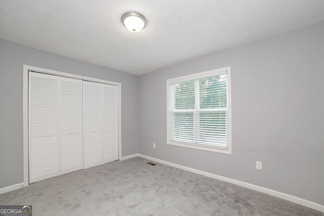 Building Photo - 6513 Mitchell Ln SW