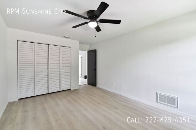 Building Photo - 4310 Columbus Way S