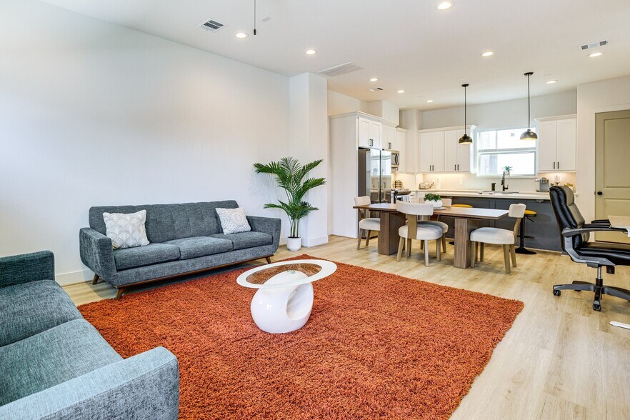 Building Photo - 2339 Eagle St