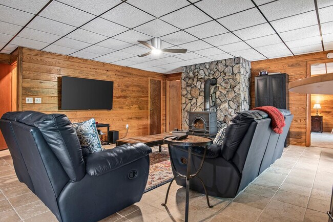 Building Photo - 410 Dogwood Ln