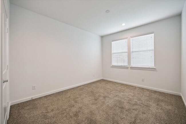 Building Photo - 1117 Highland Square Ln