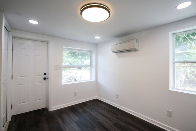Building Photo - Adorable New Build 1-Bedroom Apartment
