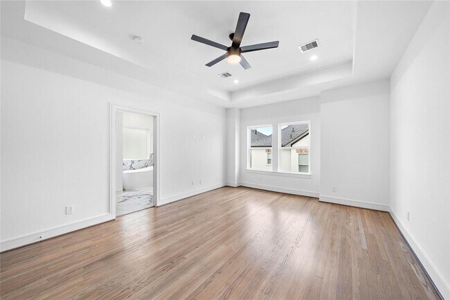 Building Photo - 1011 E 28th St