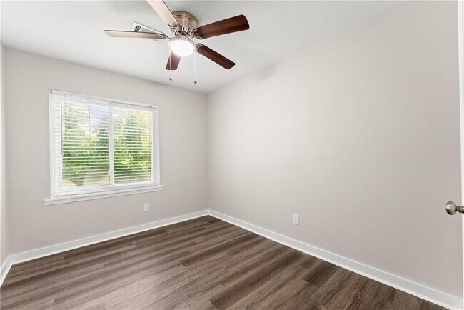 Building Photo - 2050 Shaffer Rd