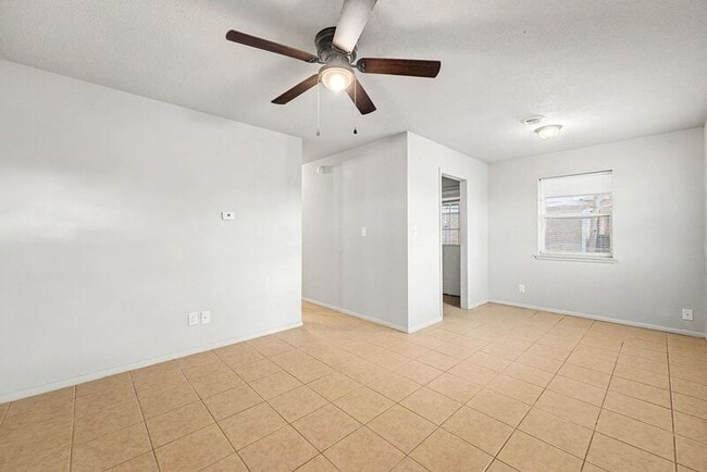 Building Photo - 911 S 10th St