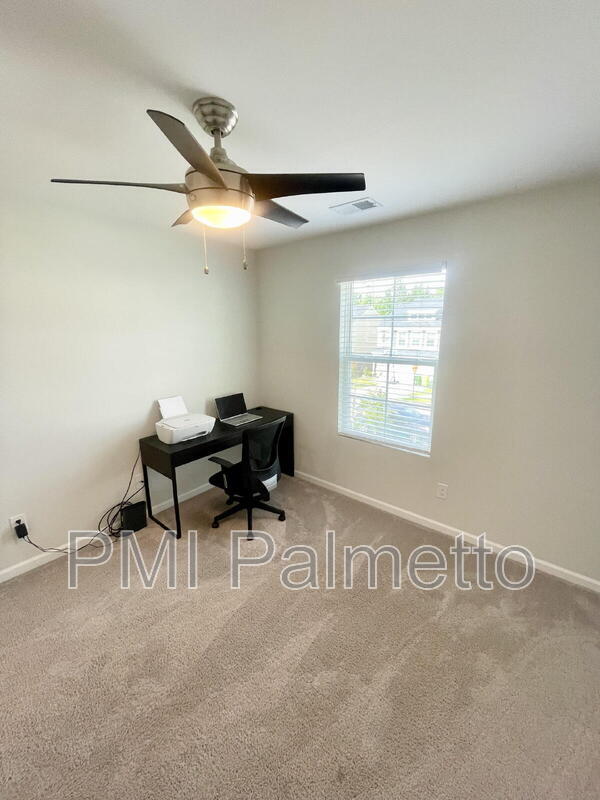 Building Photo - 633 Wooster Dr