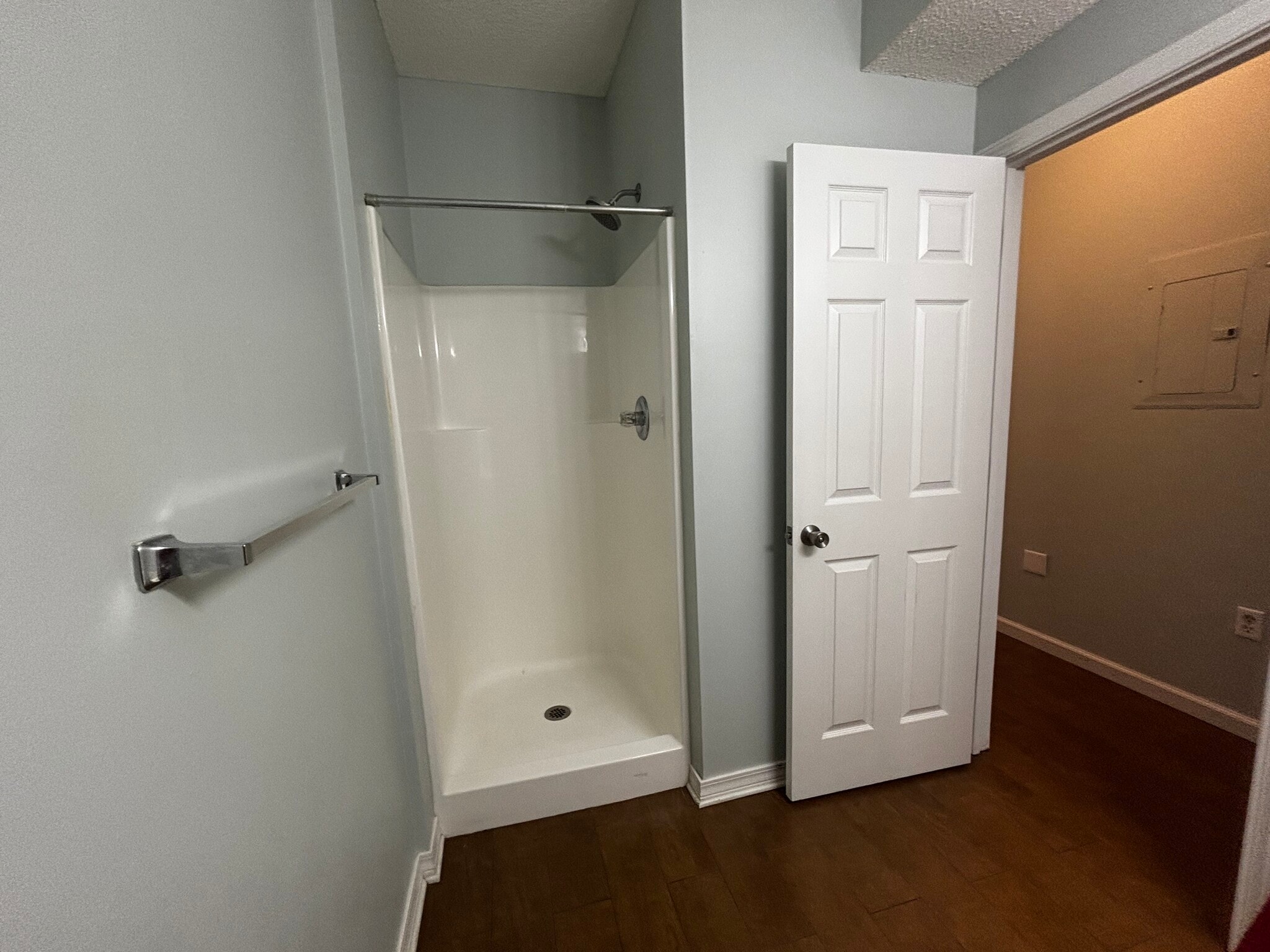 2nd Full Bath - 1501 Partin Dr N
