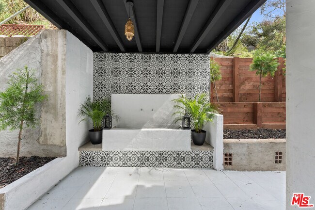 Building Photo - 1800 Benedict Canyon Drive