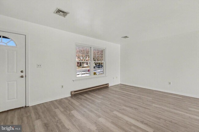 Building Photo - 2109 Highland Ct