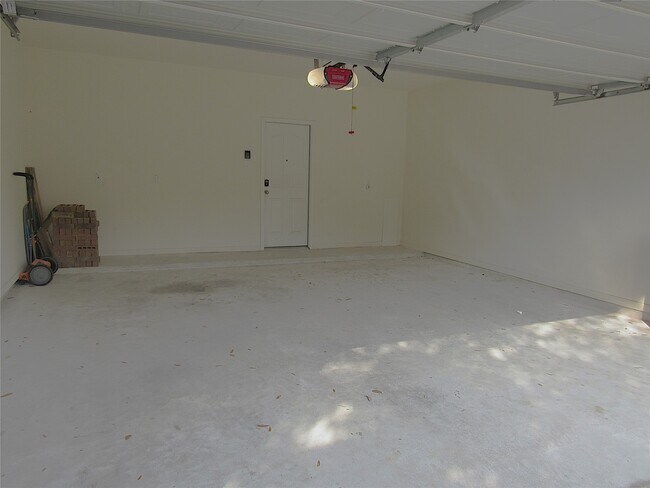 Building Photo - 17043 Amarose Dr
