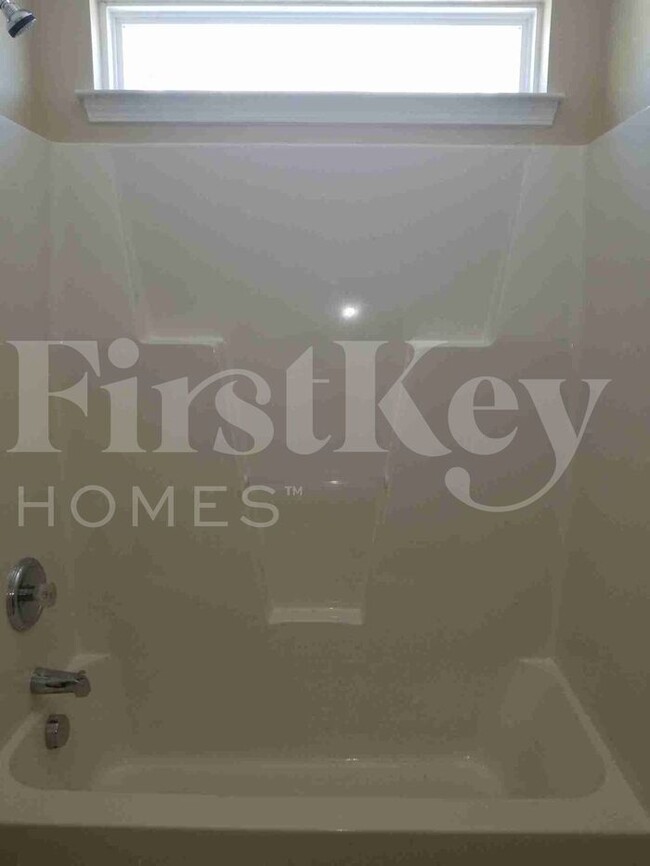 Building Photo - 8019 Bushy Creek Dr