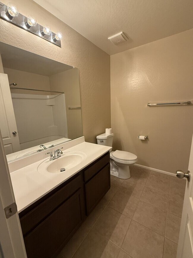 Building Photo - 40397 W Sanders Way