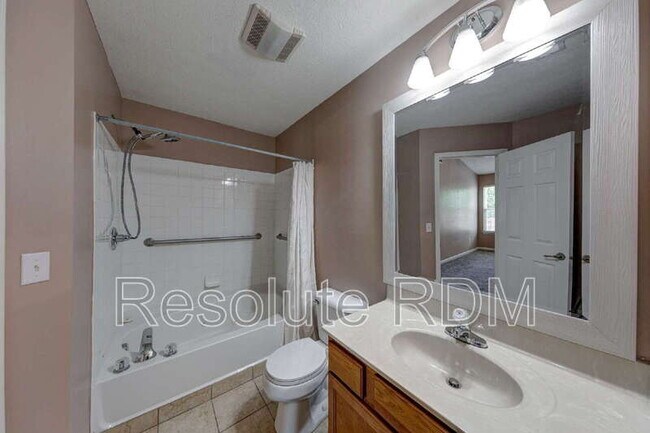 Building Photo - 2665 Foxbriar Pl