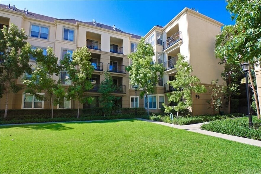 Building Photo - 2335 Watermarke Pl