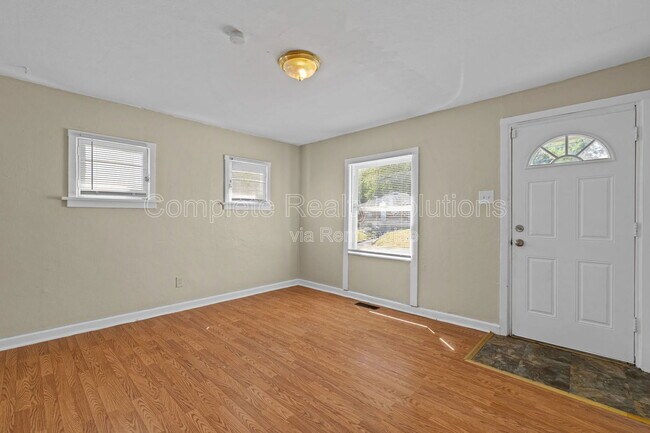 Building Photo - 7157 Garesche Ave