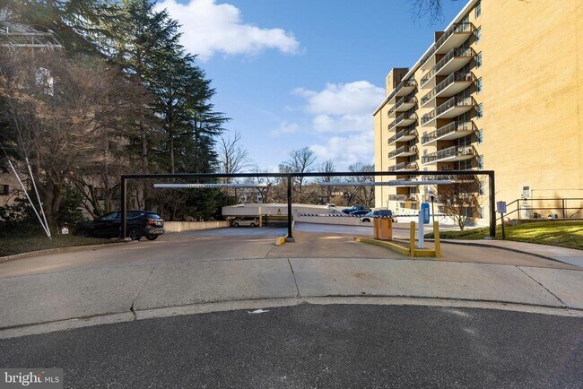 Building Photo - 2030 N Adams St