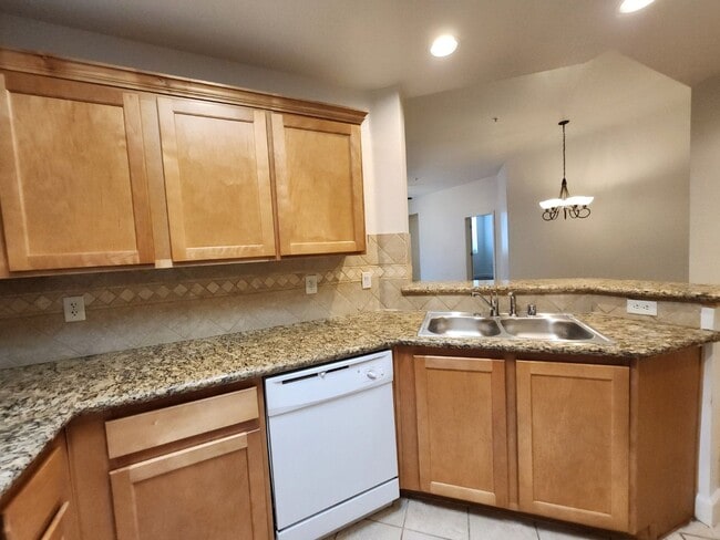 Building Photo - Luxury Mid-rise Condo unit  located on the...