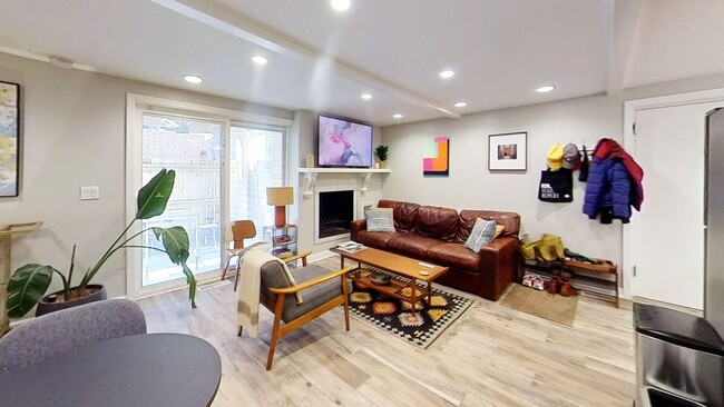 Building Photo - Rehabbed Duplexed NorthHalsted Two Bedroom...
