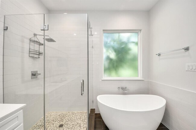 Building Photo - 849 Martin St