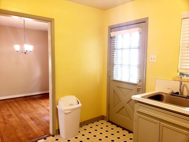 Building Photo - 2-Bedroom Duplex in Lakewood!