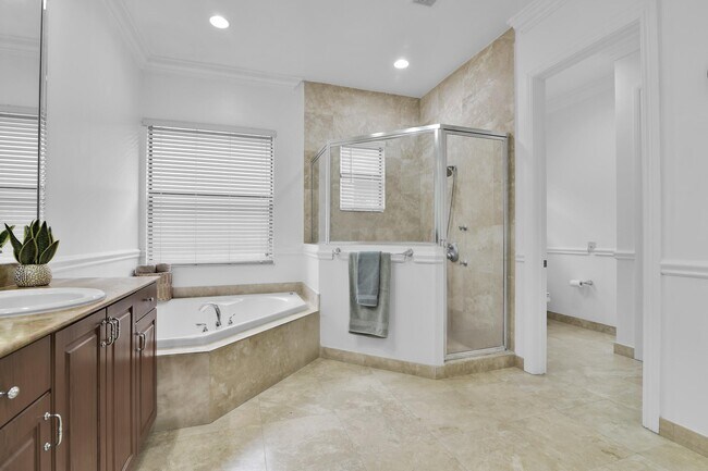 Building Photo - 10703 Versailles Blvd