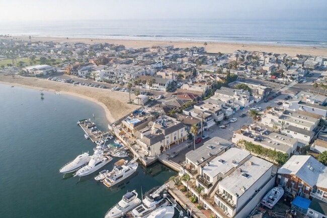 Building Photo - 215 20th St