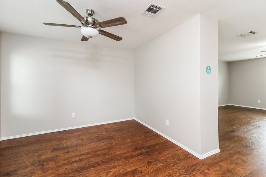 Building Photo - 3424 Cayman Dr