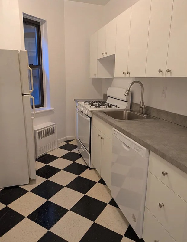 Building Photo - 216 6th Ave