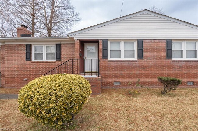 Building Photo - 3100 Norway Pl