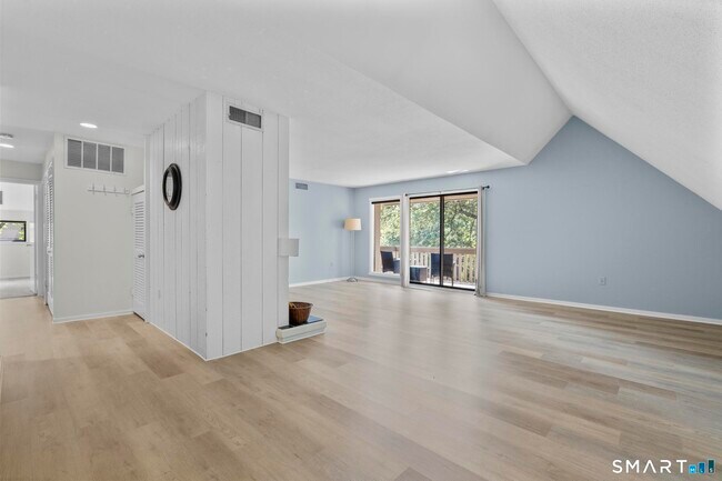 Building Photo - 43 Great Meadow Ln