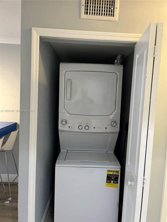 Building Photo - 8650 SW 67th Ave