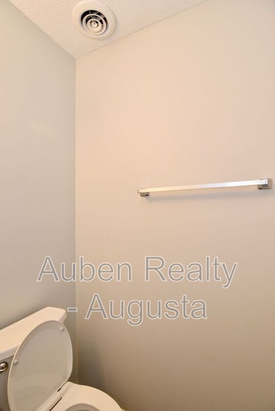 Building Photo - 524 Laverne Ave