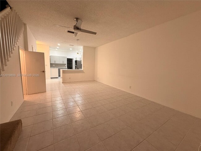 Building Photo - 2078 Madeira Dr