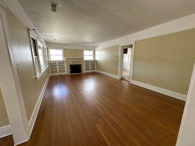 Building Photo - Charming 1928 Vintage Cottage Near Cal Poly – Available Now
