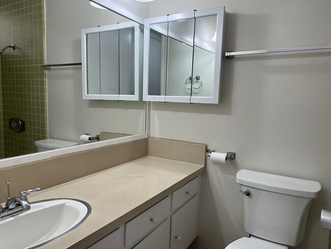 Building Photo - 2804 Manhattan Ave