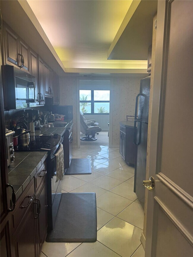 Building Photo - 4900 N Ocean Blvd