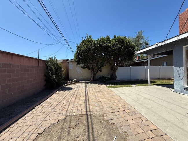 Building Photo - Now Leasing a 2-Bedroom Home in a Prime East Long Beach Location!