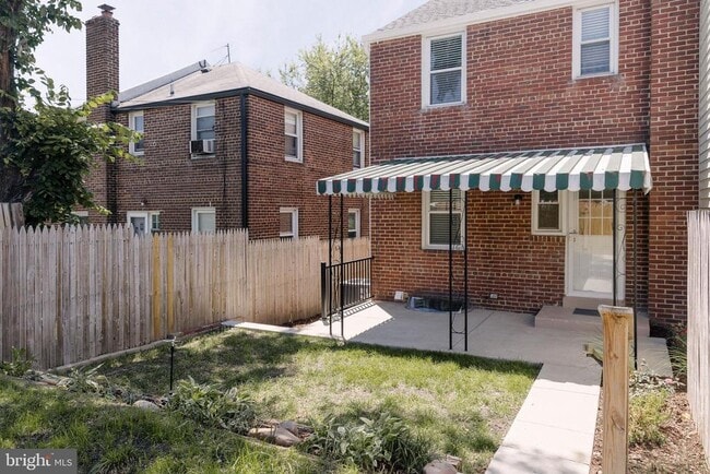 Building Photo - 632 Faraday Pl NE